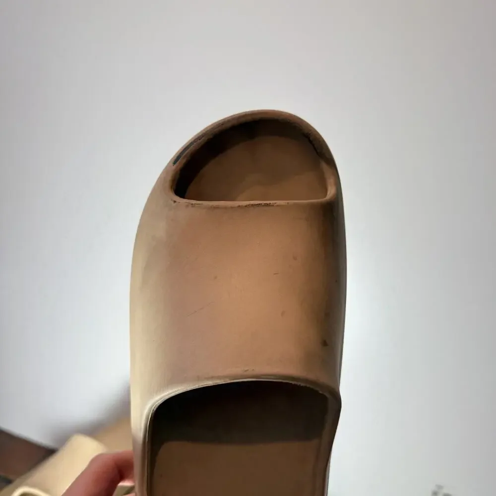 Adidas Yeezy Slide Pure Ochre Mens Size 9.5 Sandal Slip On Bone Beige Tan Foam